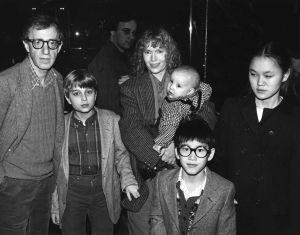 Woody Allen, Mia Farrow and family 1986  NYC.jpg